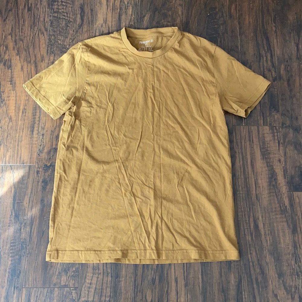 Yellow short sleeve t-shirt